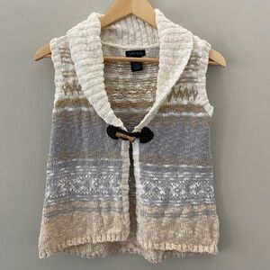 Cynthia Rowley Textured Knit Toggle Front Enclosure Fold Over Collar Knit Vest